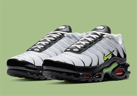 Nike Air Max Plus White Black Volt AJ2013